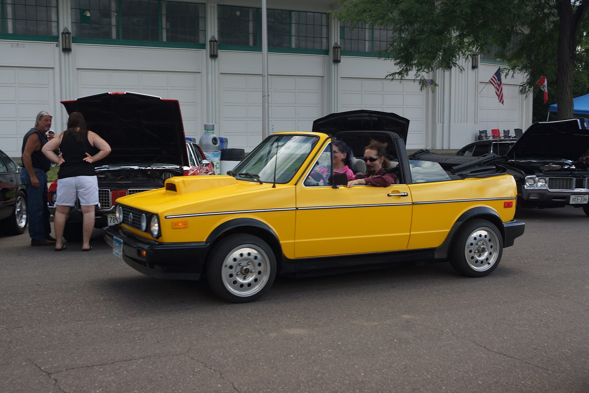 Volkswagen выложил в Сеть официальное видео нового Golf R Cabrio