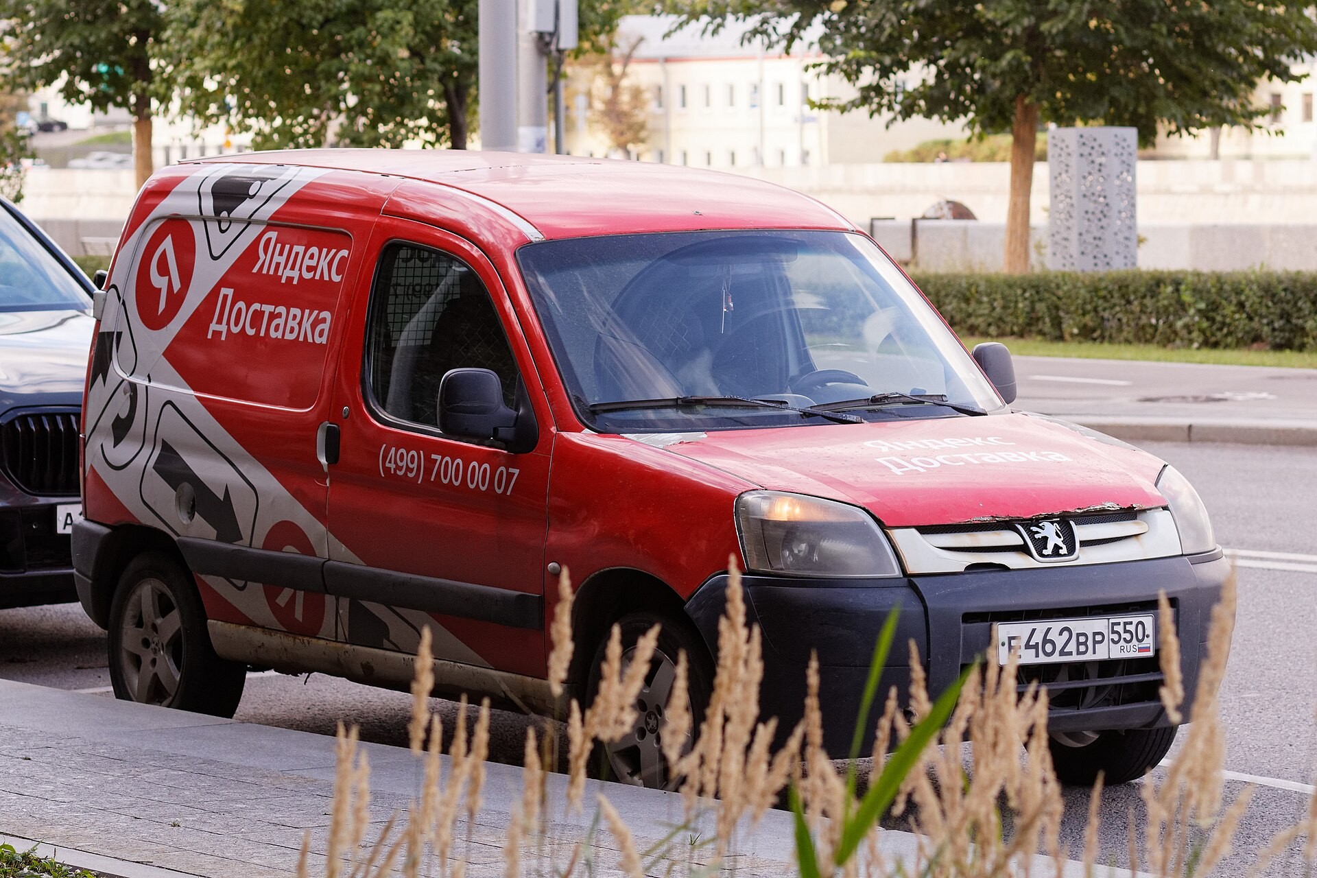 200-летний путь Peugeot – от крупорушек до суперкаров
