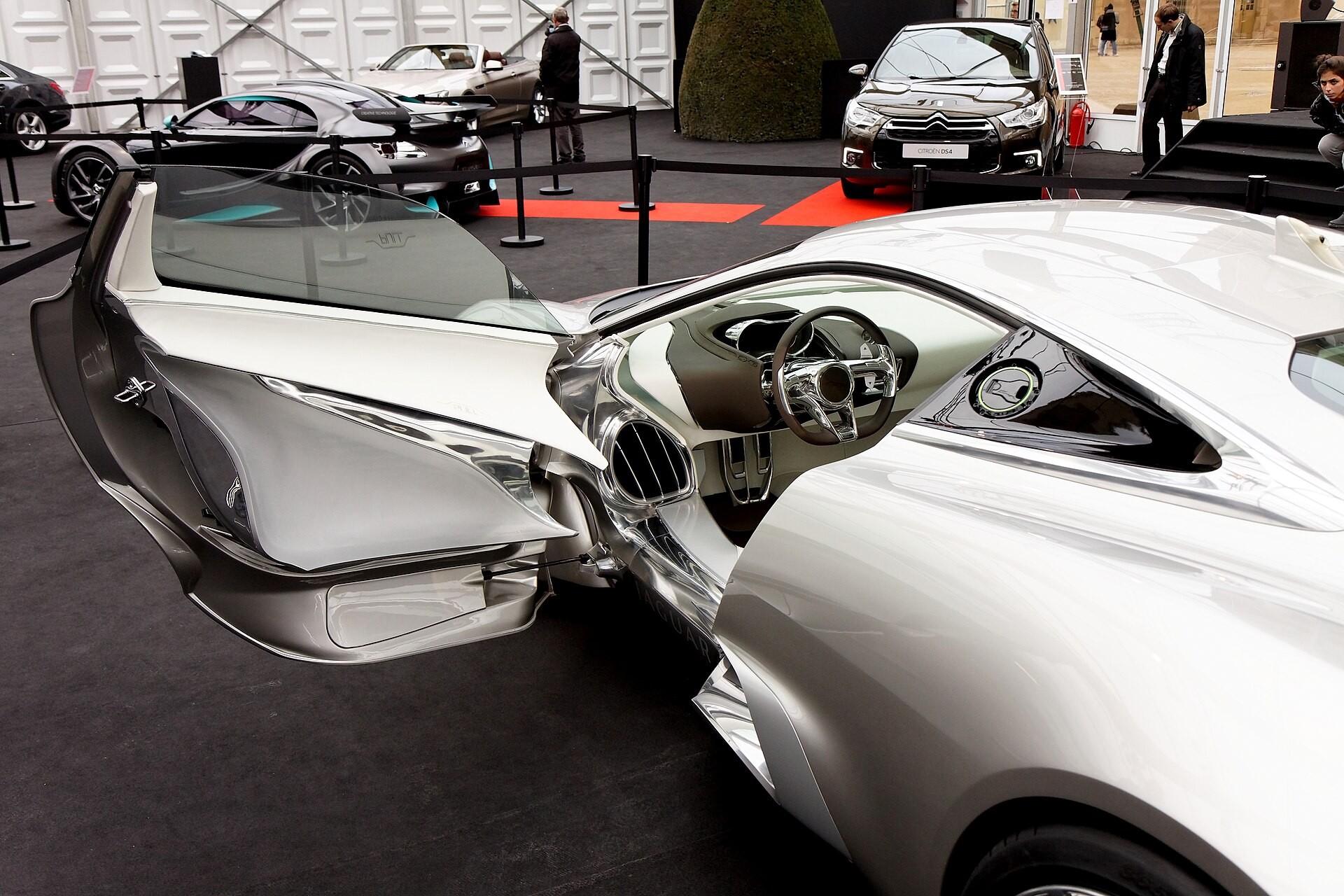 Jaguar C-X75 будет оставаться концептом еще 5-7 лет