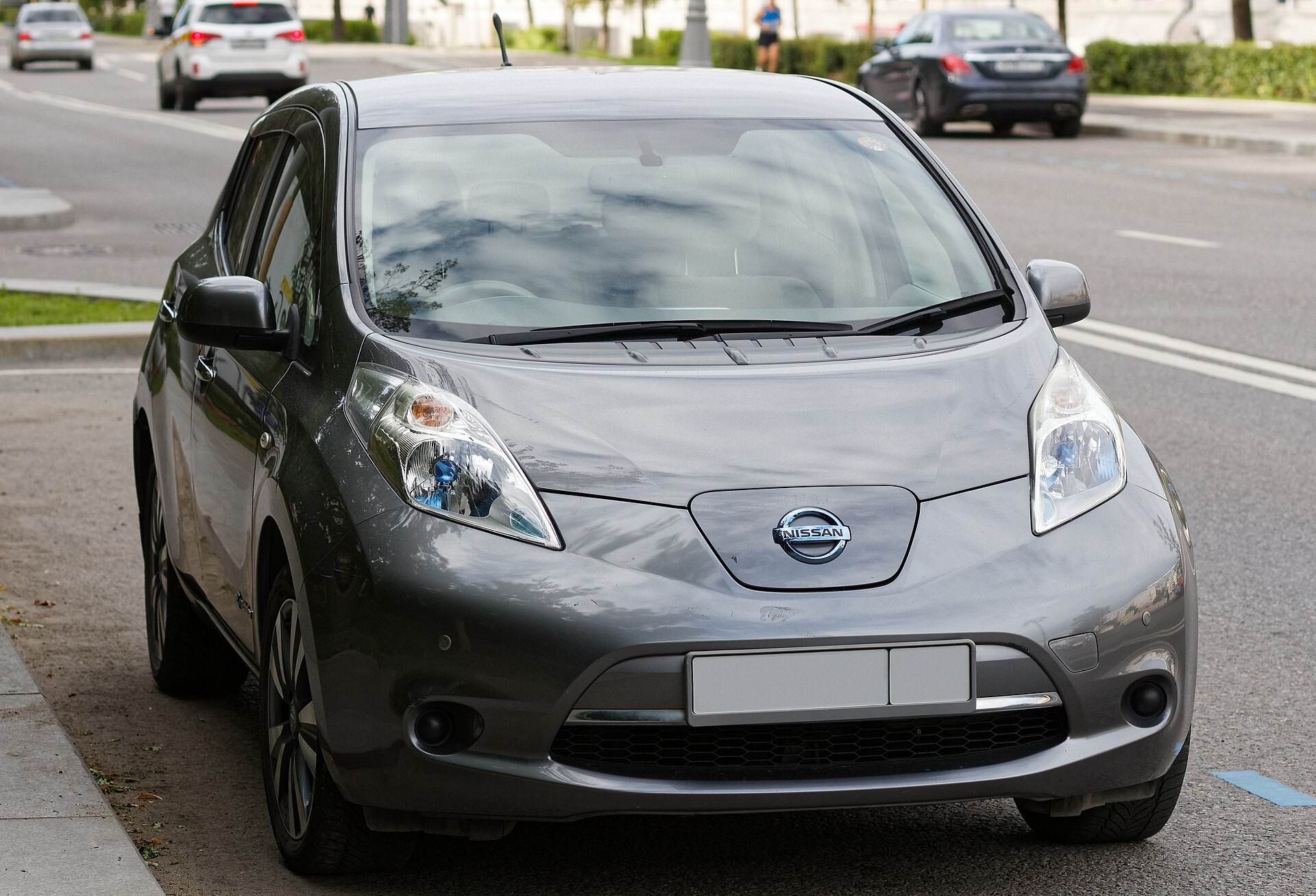 Nissan побил собственный рекорд по продаже электромобилей LEAF (видео)