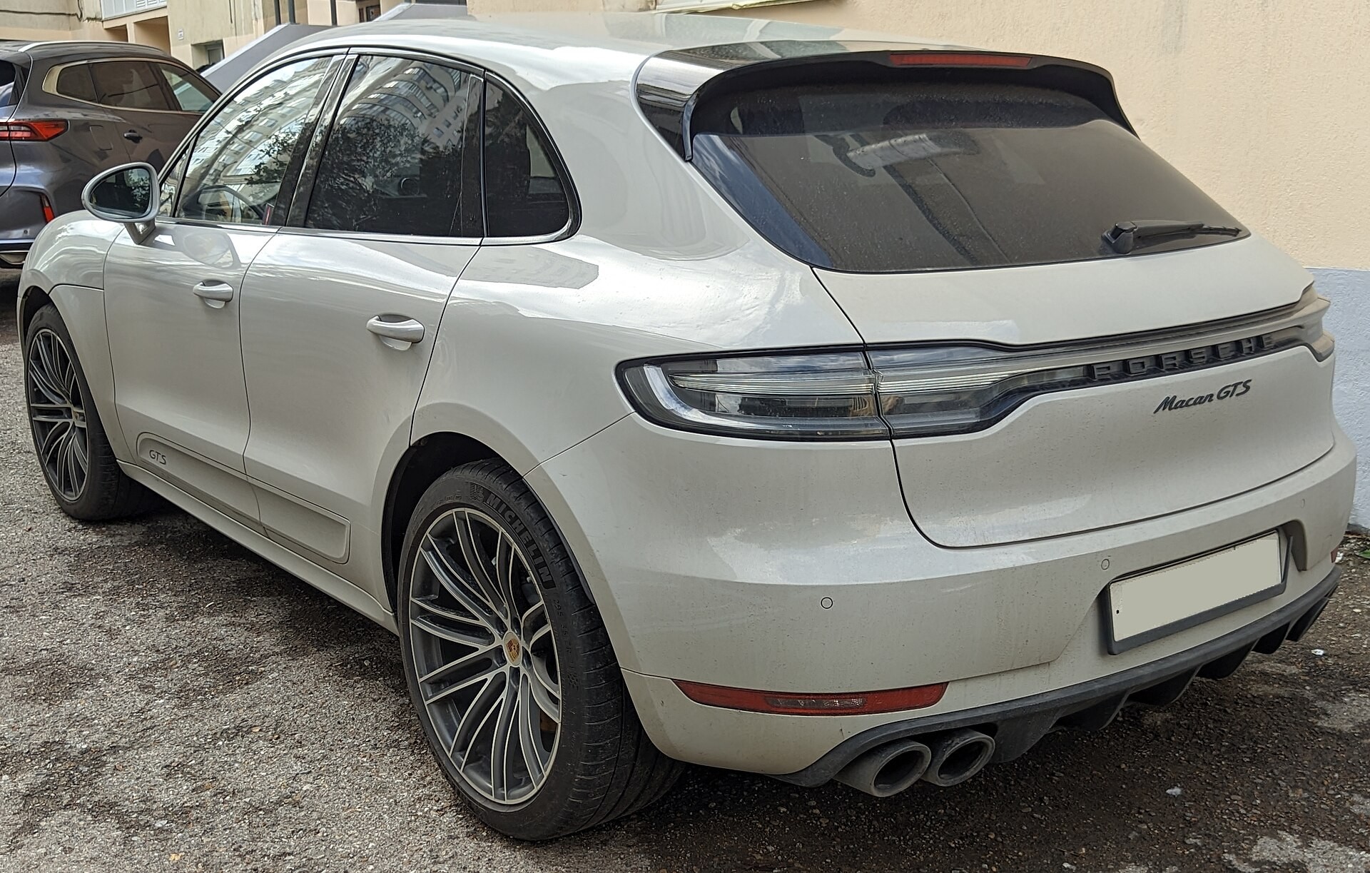 В Сети появились шпионские фото электрического Porsche Macan 2023 модельного года (видео)