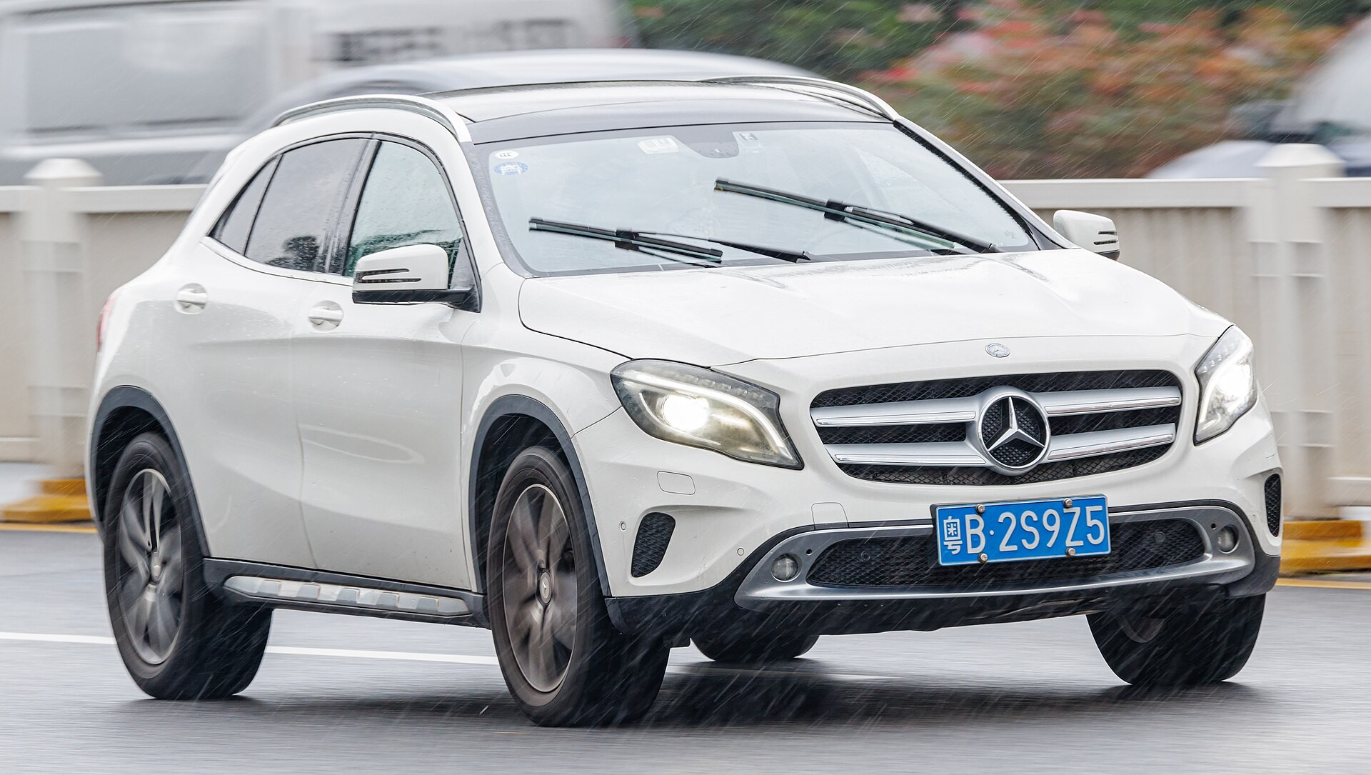 ​Mercedes-Benz представил премиум-кроссовер GLA 2017 модельного года