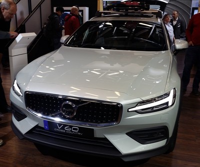 ​В России открыт предзаказ на новый универсал Volvo V60 Cross Country (видео)