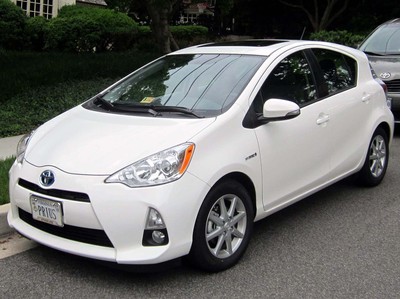 Семейство Toyota Prius пополнилось компактным гибридом C
