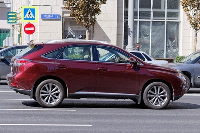 ​В России стартовали продажи спецверсии премиум-кроссовера Lexus NX Black Vision