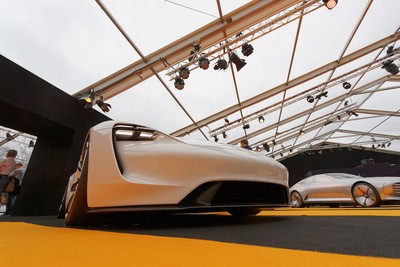 Porsche представил концепт первого полностью электрического болида Mission R 2024 модельного года (видео)