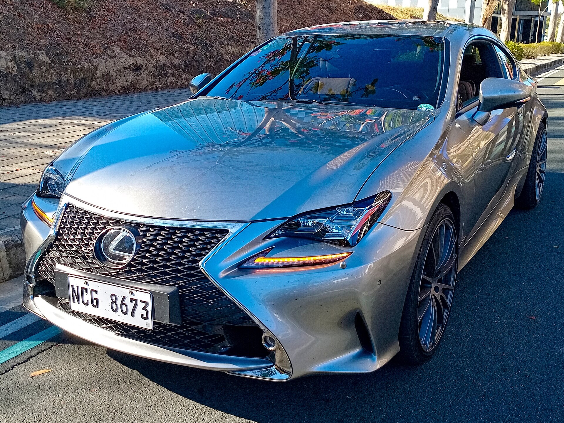 Lexus открыл приём заказов и объявил рублёвые цены на модели RC 350 и RC F