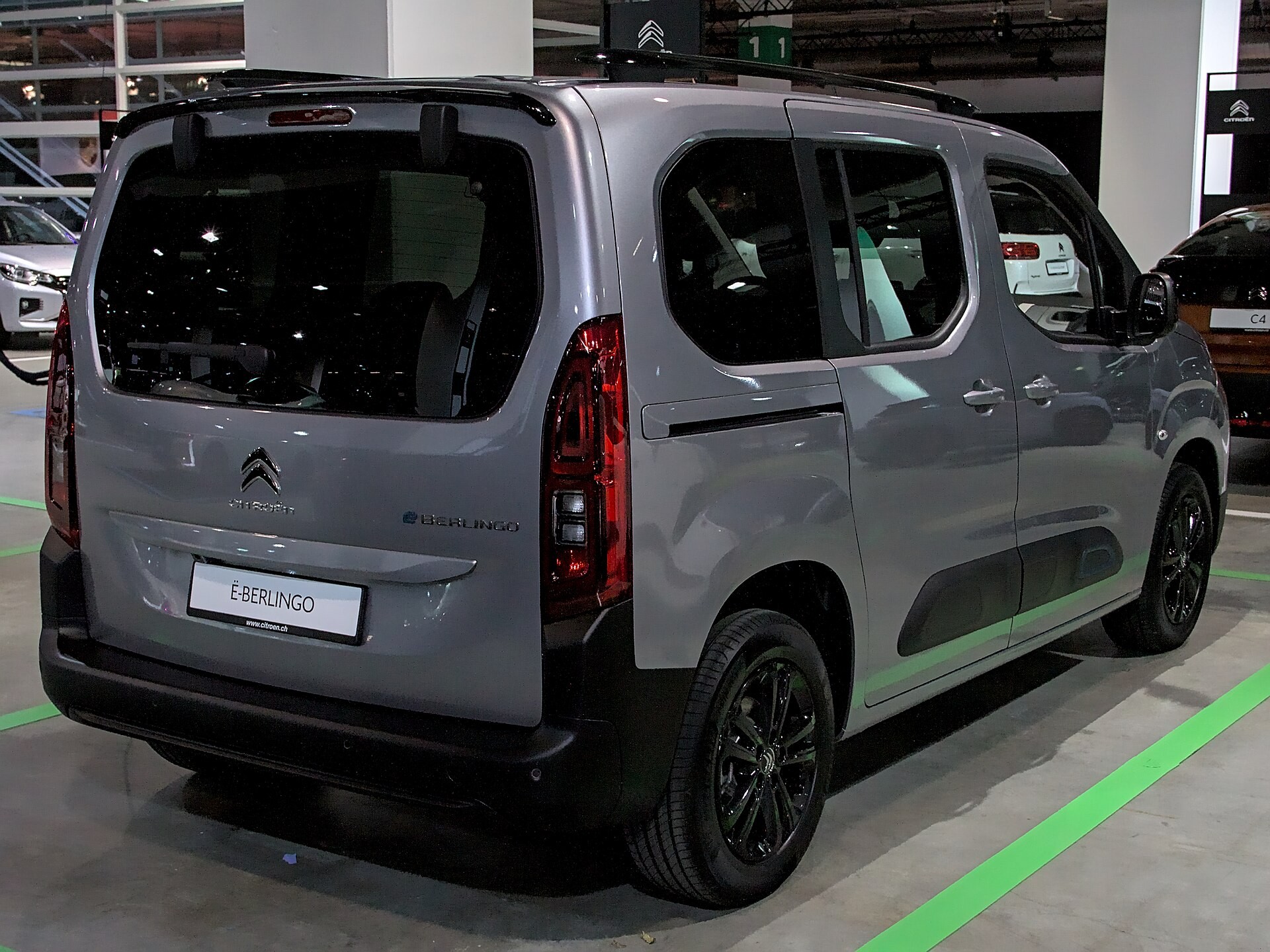 Компания Goodyear создала сферические шины для концепт-кара Citroen Urban Collectif (видео)