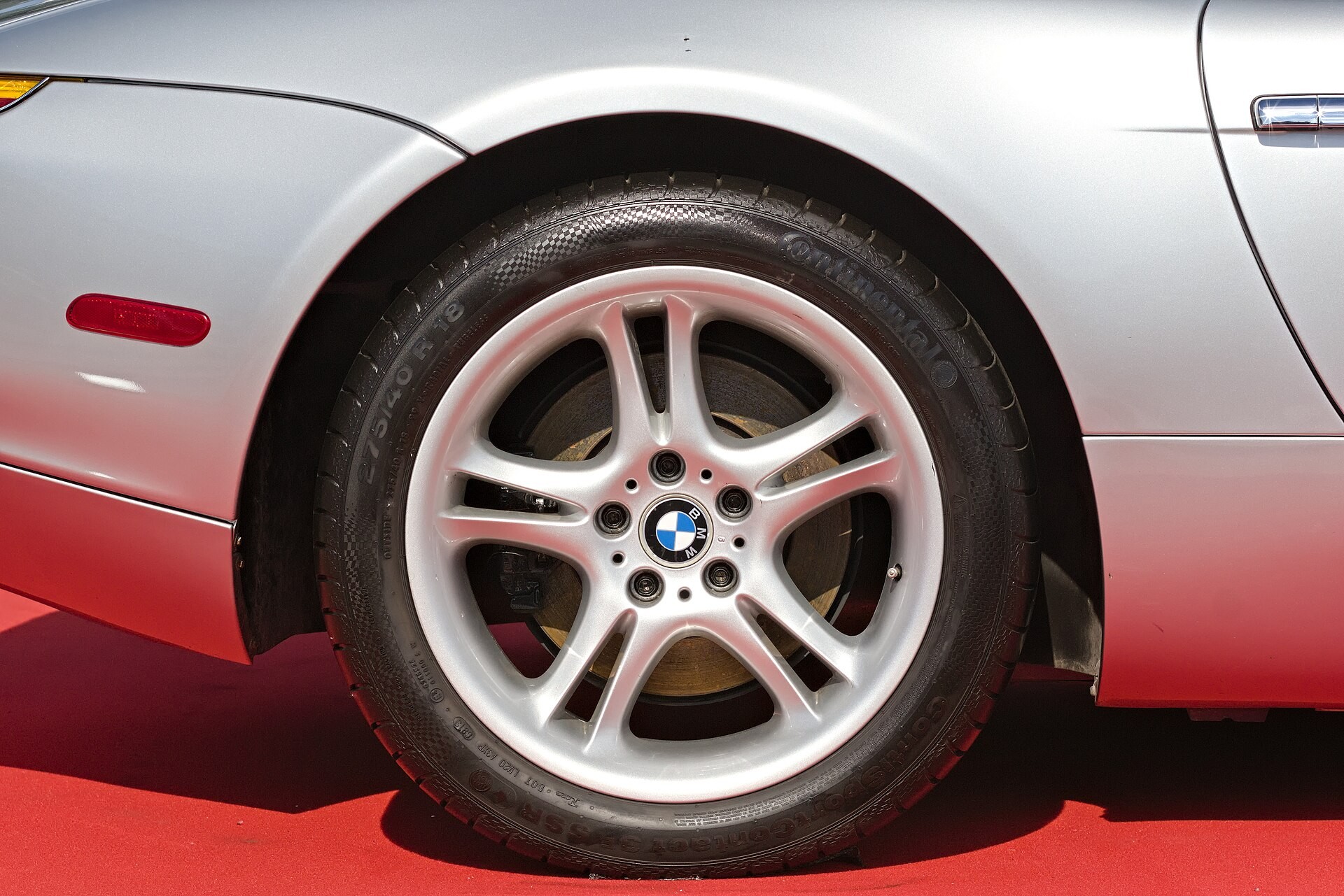Баварцы подразнили фанатов BMW M1 Coupe