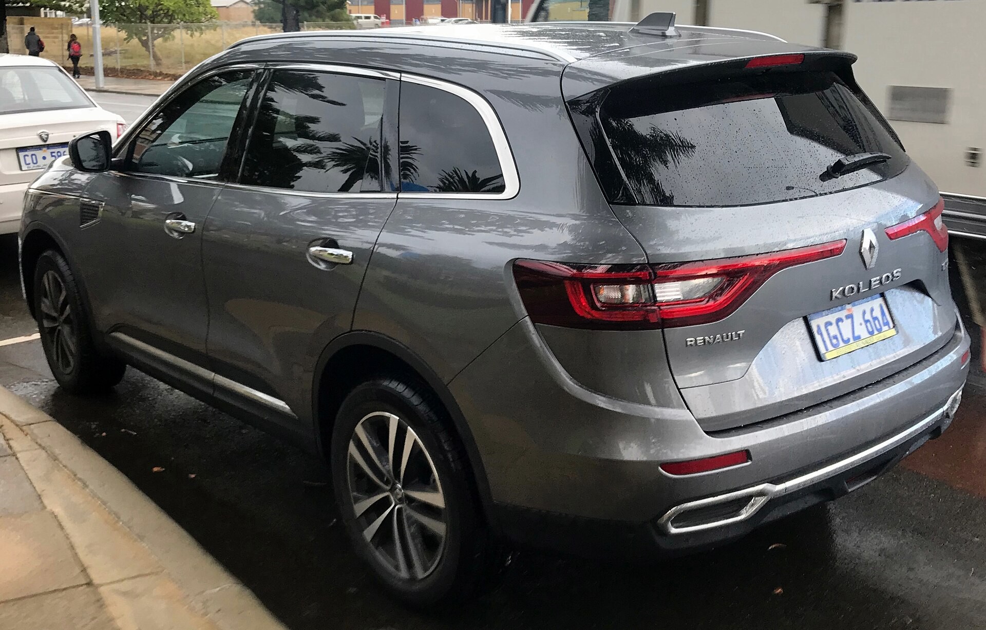 Паркетник Renault Koleos снова стал «правильным»