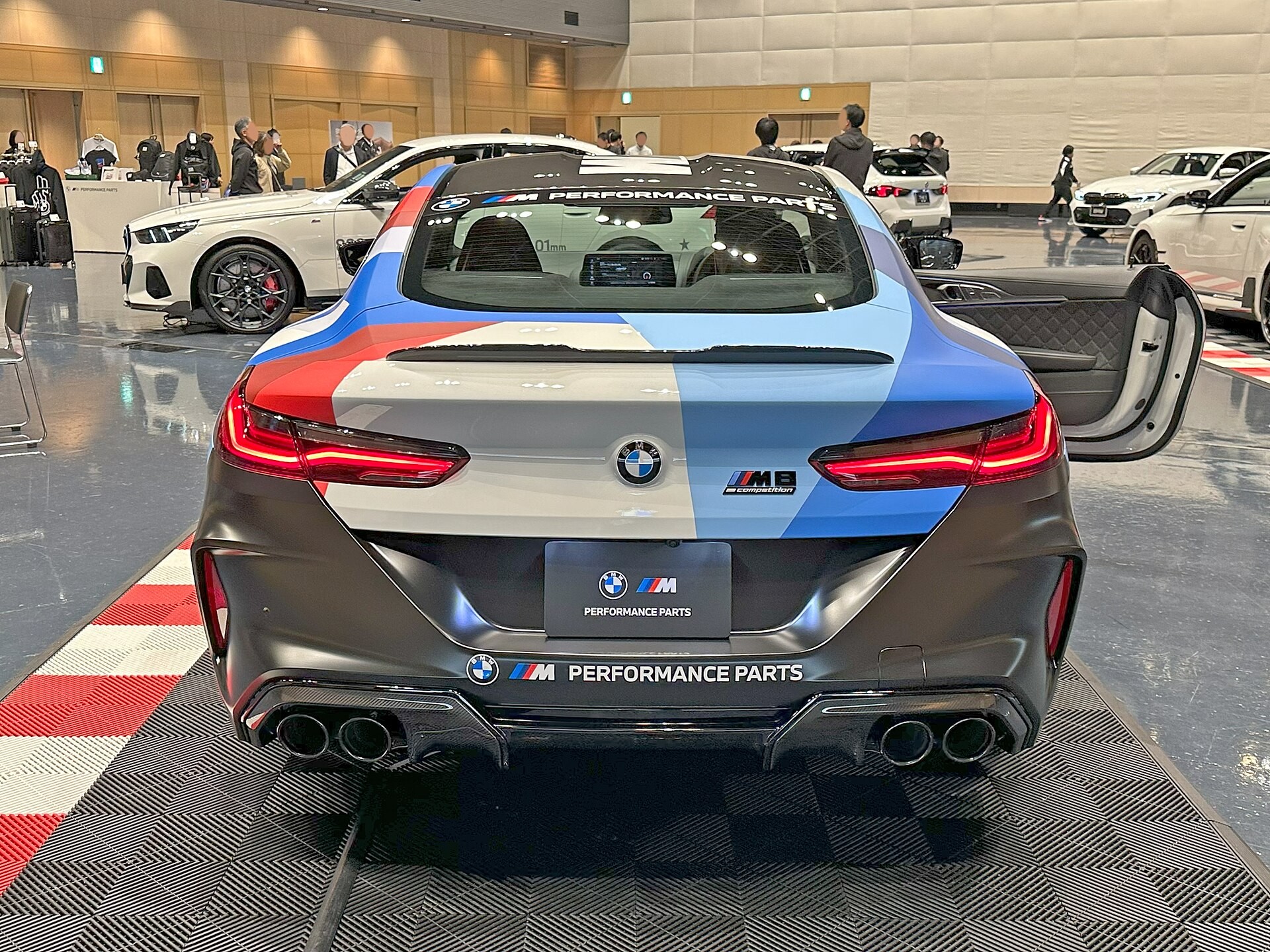 ​Баварцы представили купе и кабриолеты BMW M8, а также их трековые версии Competition (видео)