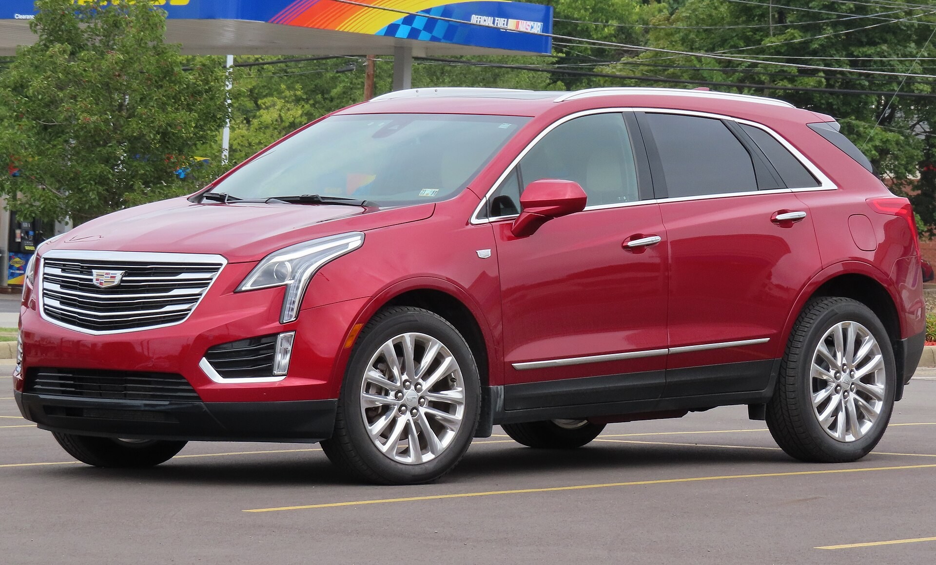 ​Впервые мировые продажи кроссовера Cadillac XT5 за месяц превысили 10 000 экземпляров