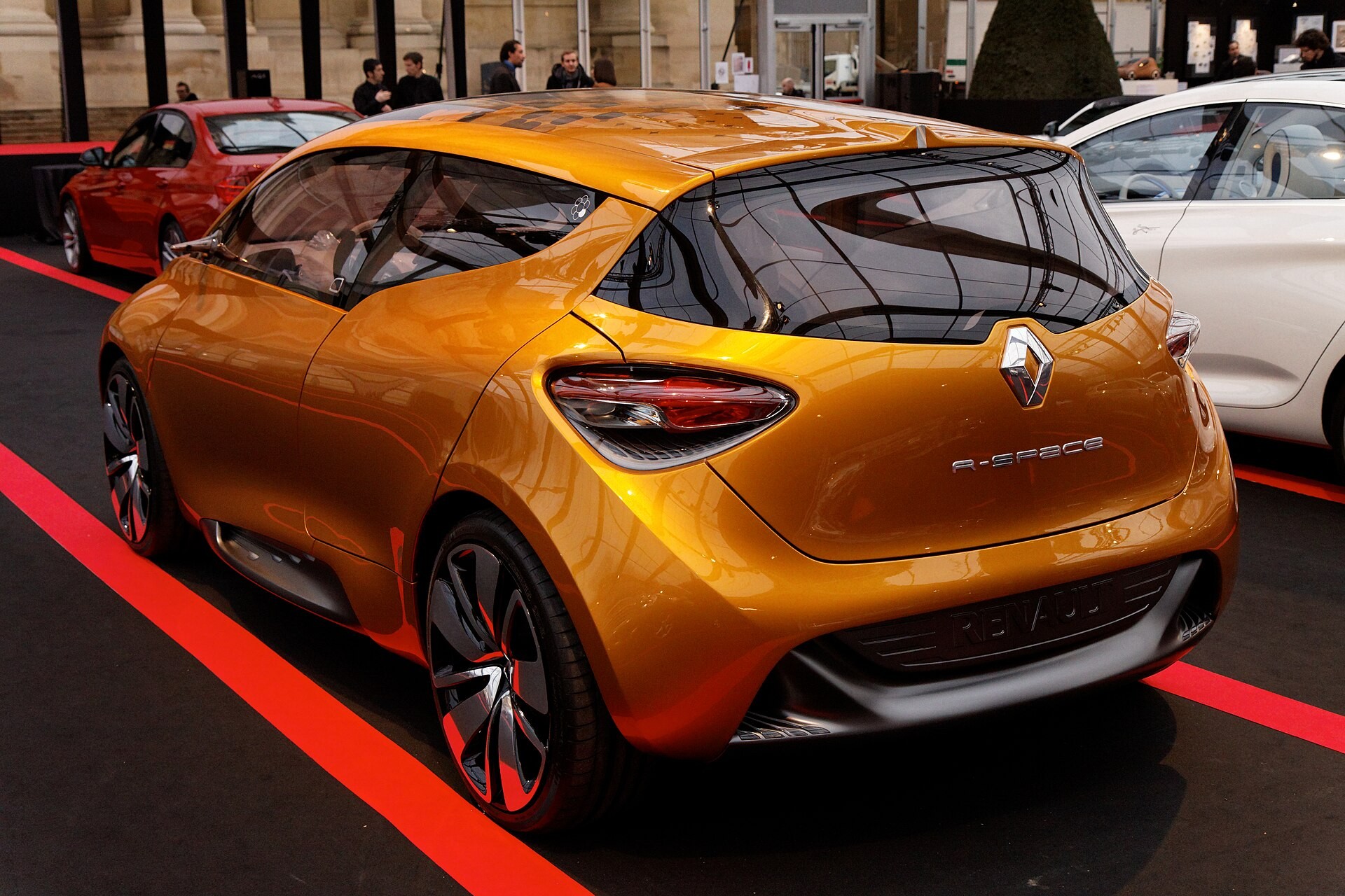 Премьеры Женевы 2011: концепт R-Space – провозвестник нового стиля Renault