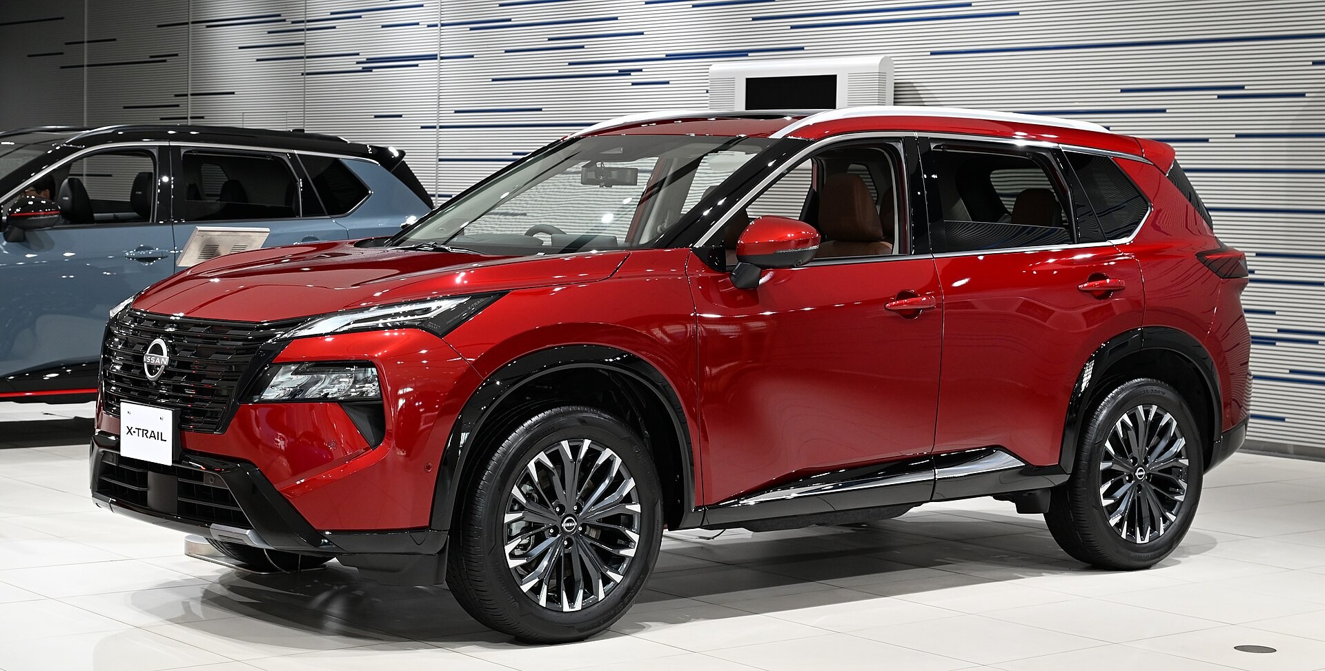 ​Nissan озвучил рублёвые цены и комплектации нового X-Trail