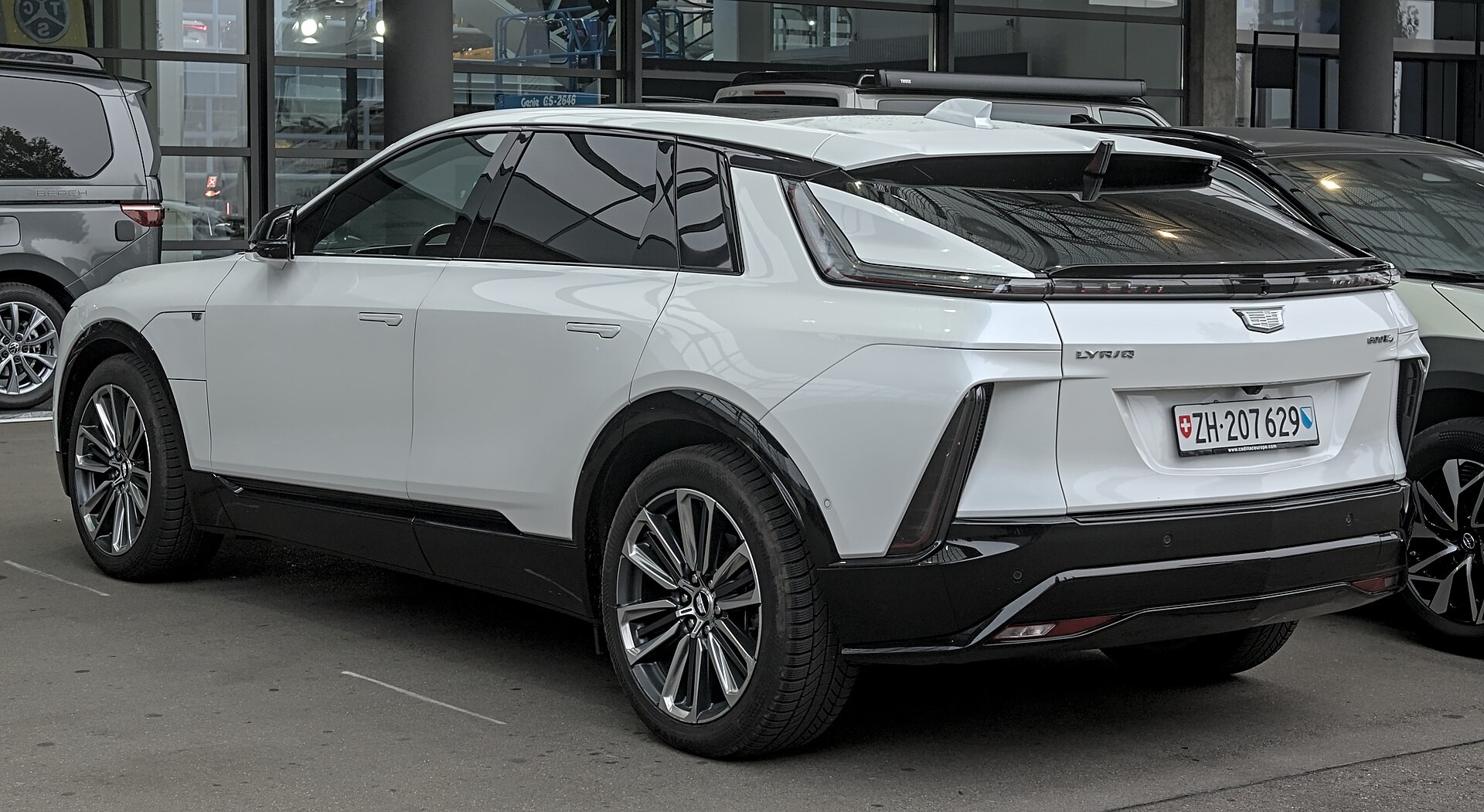 Cadillac представил самый мощный серийный автомобиль за всю историю бренда (видео)