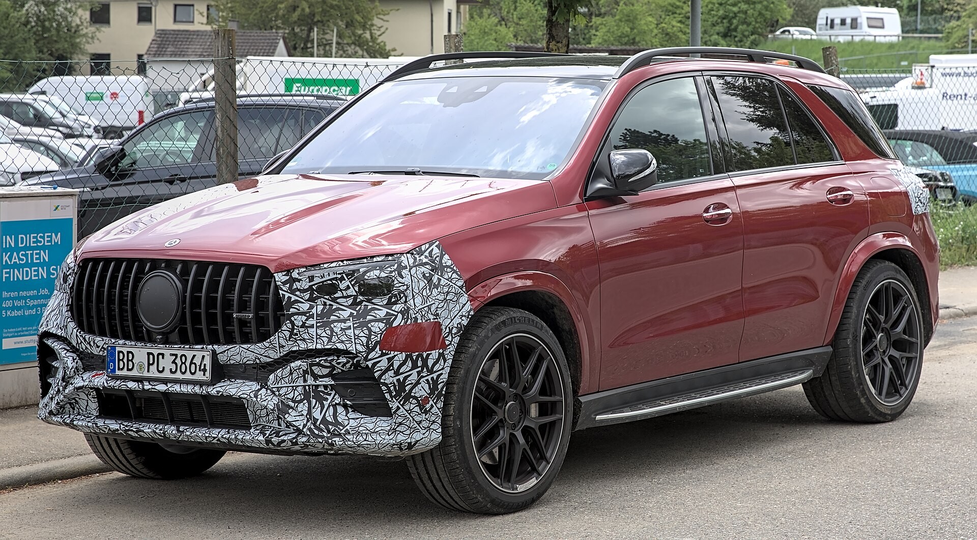Автопапарацци засекли дизель-электрический Mercedes GLE 2023 модельного года (видео)